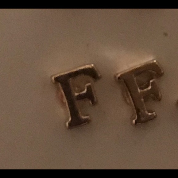 💕 Letter F earrings 💕 - Picture 2 of 2